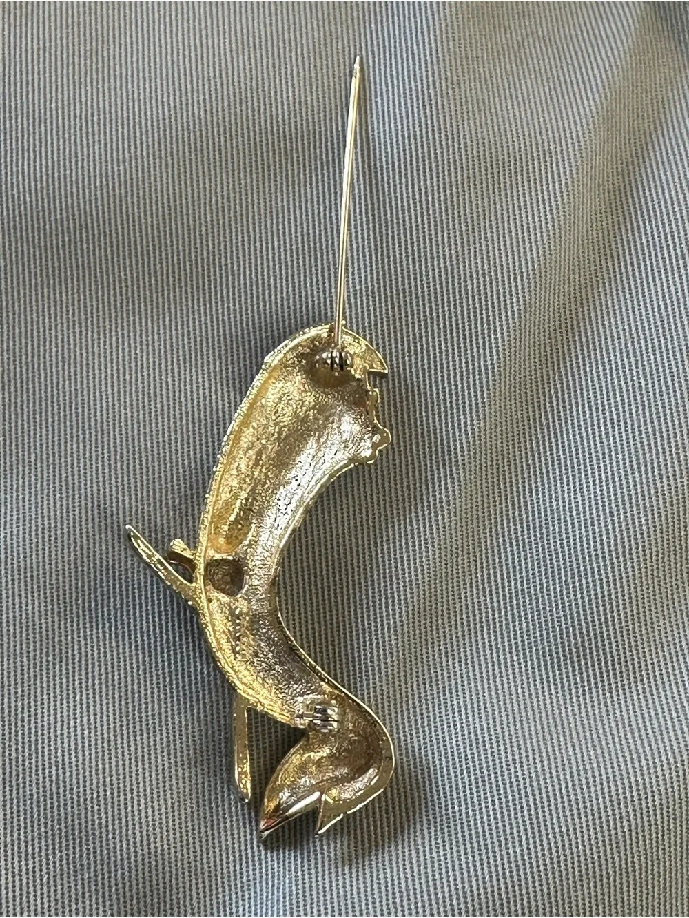 A.j.c vintage gold tone brooch relaxing sea fish on boat